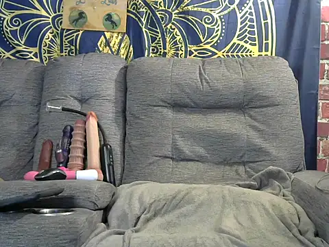 lovely lola1111 online show from June 28, 2026, 2:07 am