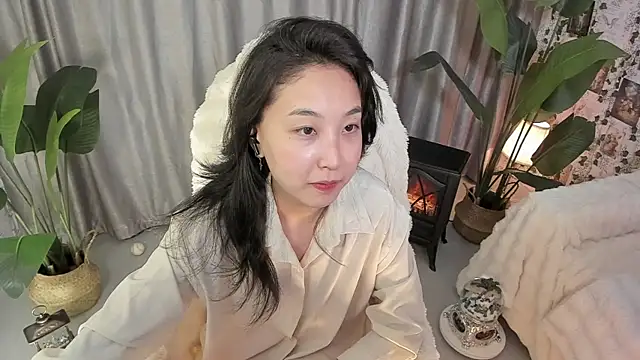 Snapshot of Minami_686 chatting on February 12, 2025, 1:48 pm Minami 686 online show from February 12, 2025, 1:48 pm