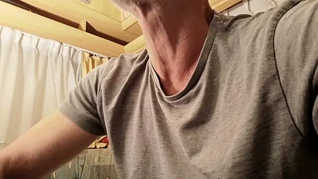 LongUKMakeYouSquirt online show from March 23, 2026, 10:31 pm