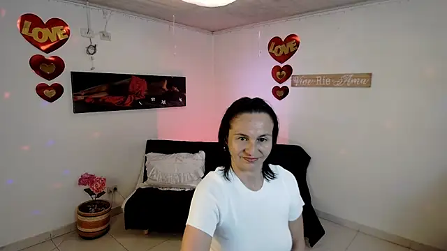 lollita 23  online show from April 6, 2026, 8:21 pm