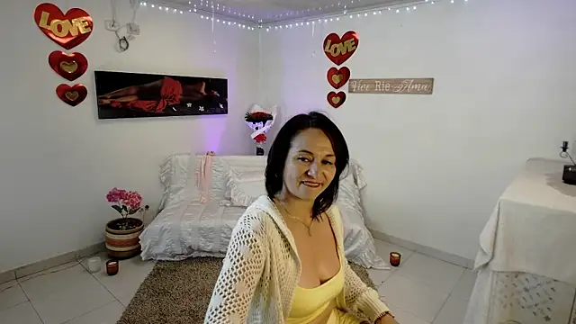 lollita 23  online show from April 11, 2026, 7:17 pm