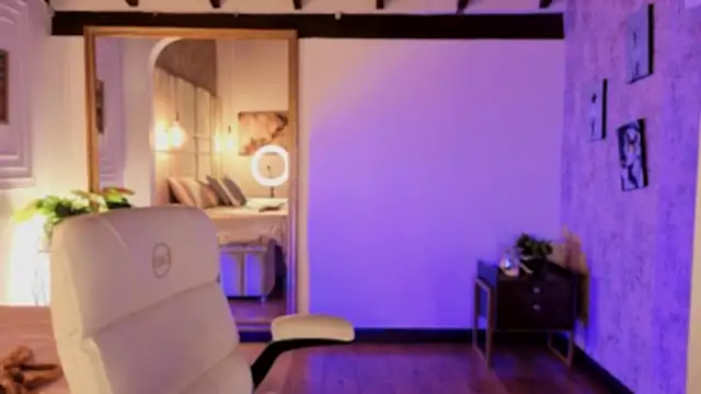 Victoria-Harper online show from November 22, 2025, 9:08 am