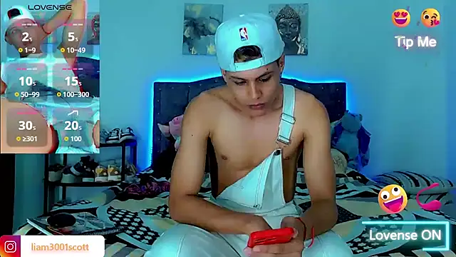 Liamscott  online show from November 29, 2025, 9:15 pm