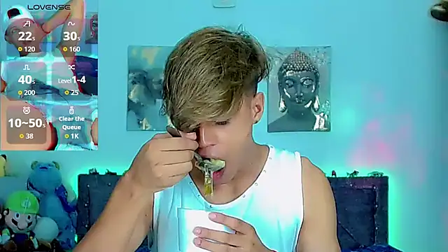 Liamscott  online show from November 13, 2025, 8:24 pm