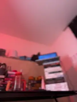 Snapshot of JulianaCastillo chatting on December 17, 2025, 9:25 am JulianaCastillo online show from December 17, 2025, 9:25 am