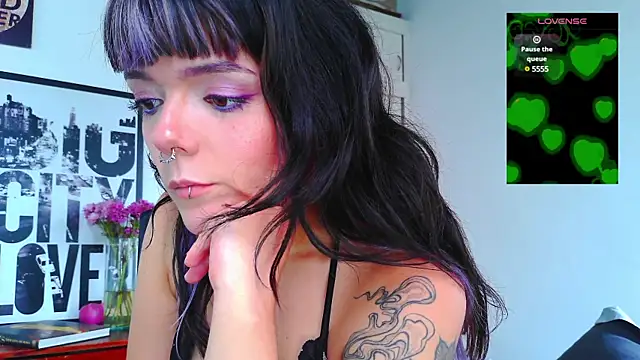 Snapshot of purple_em69 chatting on February 11, 2025, 4:35 pm purple em69 online show from February 11, 2025, 4:35 pm