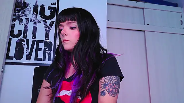 purple em69 online show from February 1, 2026, 7:45 pm