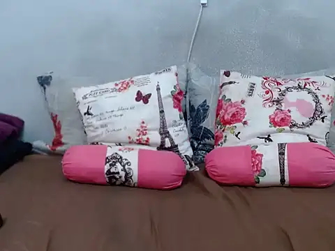 AREOLAKISSXX online show from October 28, 2025, 7:40 am