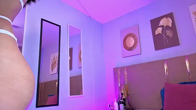 Snapshot of sarah_cruzz_ chatting on December 14, 2025, 1:28 pm sarah cruzz online show from December 14, 2025, 1:28 pm