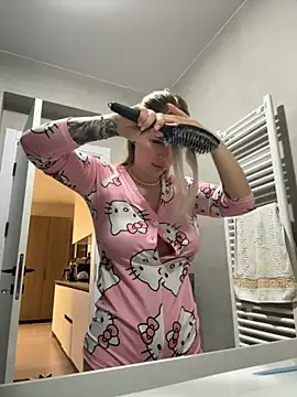 Snapshot of Megan_Ros chatting on November 13, 2025, 5:00 am Megan Ros online show from November 13, 2025, 5:00 am