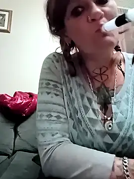 renegade vyxxen online show from November 24, 2025, 4:23 am