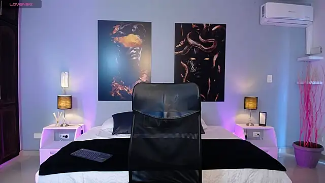 JasmineCampbell  online show from October 24, 2025, 8:30 pm