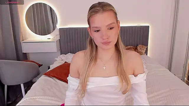 CassieRayss online show from October 21, 2025, 6:35 am