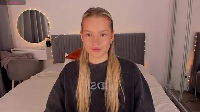 CassieRayss online show from April 25, 2026, 9:45 am