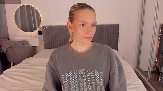 CassieRayss online show from April 27, 2026, 2:59 pm