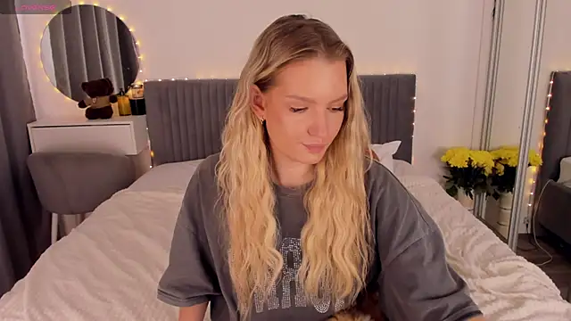Snapshot of CassieRayss chatting on June 2, 2026, 11:43 am CassieRayss online show from June 2, 2026, 11:43 am