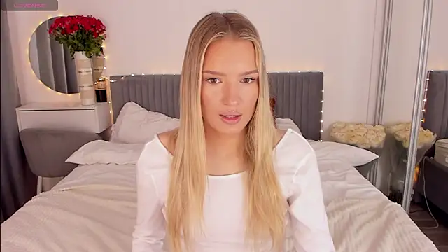 CassieRayss online show from March 25, 2026, 12:15 pm