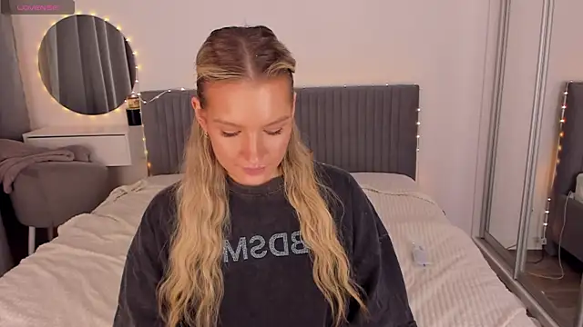 CassieRayss online show from April 18, 2026, 7:58 pm