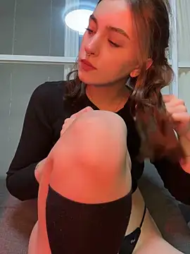 hotAssHell  online show from March 7, 2025, 5:49 pm