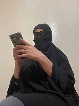 Snapshot of Hijabi_HotGirls chatting on February 19, 2025, 9:14 pm Hijabi HotGirls online show from February 19, 2025, 9:14 pm