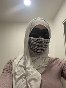 Snapshot of Hijabi_HotGirls chatting on March 15, 2025, 2:46 am Hijabi HotGirls online show from March 15, 2025, 2:46 am
