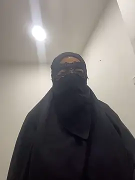 Snapshot of Hijabi_HotGirls chatting on March 9, 2025, 11:46 pm Hijabi HotGirls online show from March 9, 2025, 11:46 pm