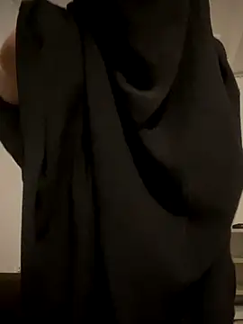 Snapshot of Hijabi_HotGirls chatting on October 12, 2025, 7:37 pm Hijabi HotGirls online show from October 12, 2025, 7:37 pm