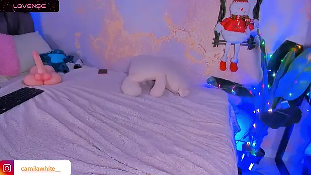 Snapshot of camilawhite__ chatting on December 13, 2025, 8:04 pm camilawhite online show from December 13, 2025, 8:04 pm