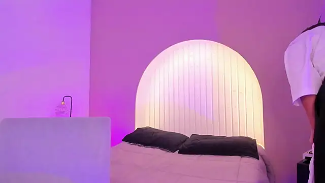 martina duque  online show from April 9, 2026, 5:19 pm