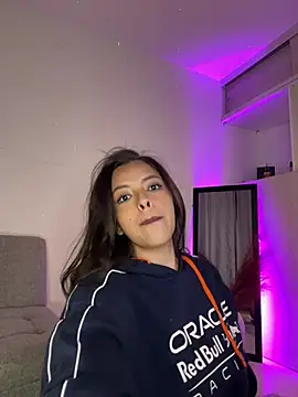 martina duque  online show from February 21, 2025, 10:39 am