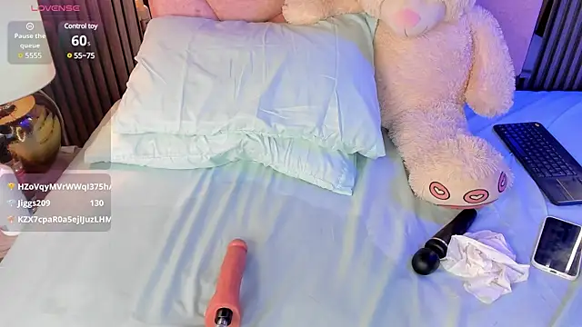 Snapshot of Alisse_Miller chatting on March 13, 2025, 8:26 am Alisse Miller online show from March 13, 2025, 8:26 am