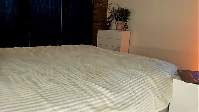 Snapshot of Rachel_Rey chatting on December 16, 2025, 8:40 am Rachel Rey online show from December 16, 2025, 8:40 am