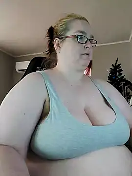 SexyWhiteChocolate online show from December 4, 2024, 6:33 pm