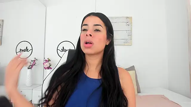 emma castilloo online show from March 3, 2025, 12:50 pm