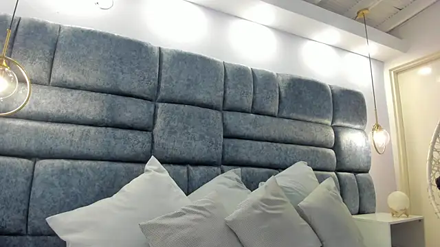 emma castilloo online show from September 14, 2025, 9:15 pm