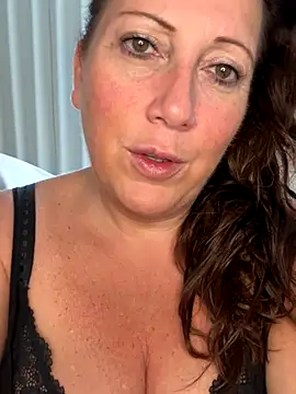 Snapshot of xsexycurvymilf chatting on October 5, 2025, 1:24 pm xsexycurvymilf online show from October 5, 2025, 1:24 pm