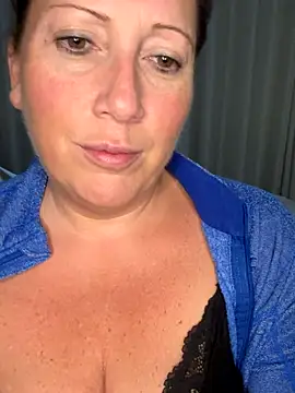 Snapshot of xsexycurvymilf chatting on October 6, 2025, 2:07 pm xsexycurvymilf online show from October 6, 2025, 2:07 pm