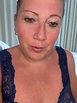 Snapshot of xsexycurvymilf chatting on September 11, 2025, 10:37 am xsexycurvymilf online show from September 11, 2025, 10:37 am