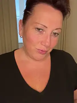 Snapshot of xsexycurvymilf chatting on October 8, 2025, 3:24 pm xsexycurvymilf online show from October 8, 2025, 3:24 pm