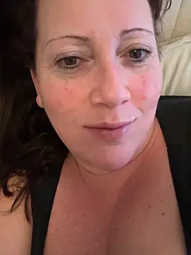 Snapshot of xsexycurvymilf chatting on March 5, 2025, 6:44 am xsexycurvymilf online show from March 5, 2025, 6:44 am