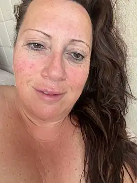 Snapshot of xsexycurvymilf chatting on May 9, 2026, 6:39 am xsexycurvymilf online show from May 9, 2026, 6:39 am