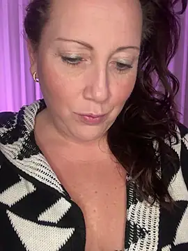 Snapshot of xsexycurvymilf chatting on January 15, 2025, 1:31 pm xsexycurvymilf online show from January 15, 2025, 1:31 pm