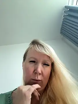 EmmaInLove23 online show from February 14, 2026, 6:02 am