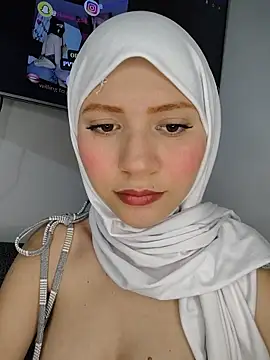 Snapshot of hanaa_18 chatting on January 7, 2026, 11:10 pm hanaa 18 online show from January 7, 2026, 11:10 pm