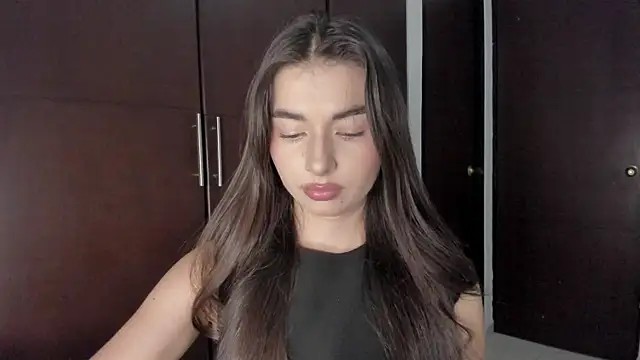 Snapshot of Coralinee_01 chatting on February 4, 2025, 12:40 am Coralinee 01 online show from February 4, 2025, 12:40 am