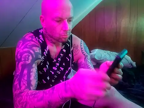 nicedicknicetats online show from September 30, 2025, 6:03 pm