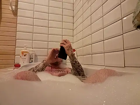 nicedicknicetats online show from September 9, 2025, 2:10 am