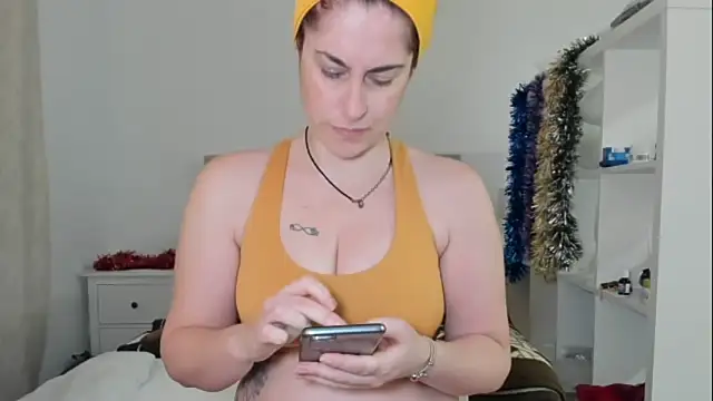 Snapshot of emmita69_ chatting on December 18, 2025, 4:39 am emmita69 online show from December 18, 2025, 4:39 am