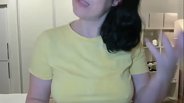 Snapshot of emmita69_ chatting on October 11, 2025, 5:19 am emmita69 online show from October 11, 2025, 5:19 am