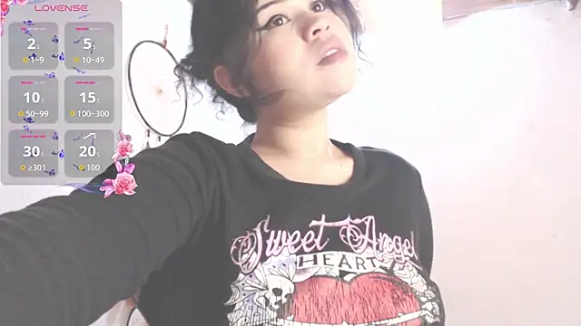 Snapshot of Amara18_ chatting on November 16, 2025, 5:01 am Amara18 online show from November 16, 2025, 5:01 am